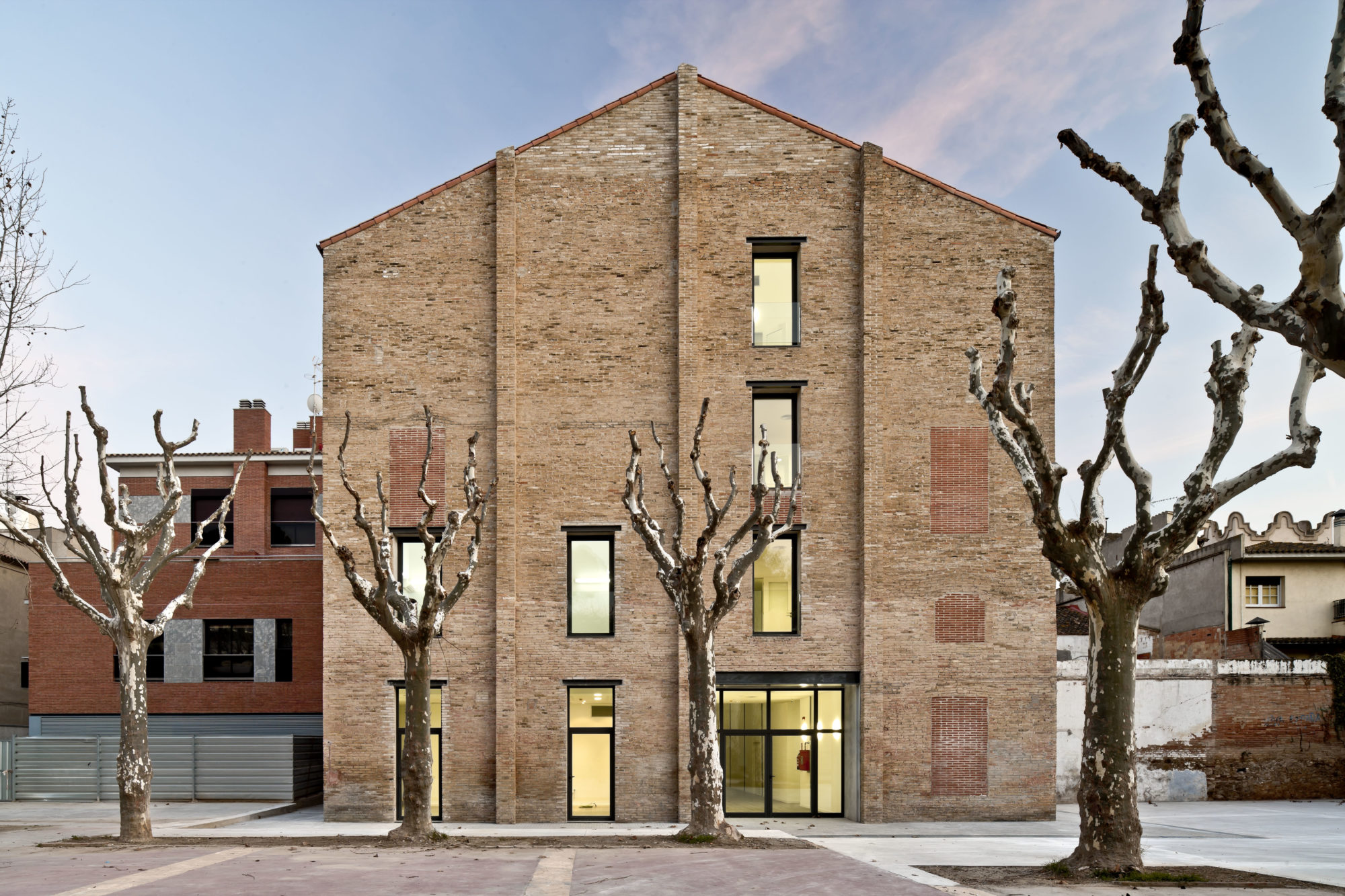 Centro cívico y cultural en Molins de Rei - Garcés - de Seta - Bonet