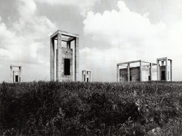 Access and ventilation towers of an underground water tank - Garcés - de Seta - Bonet