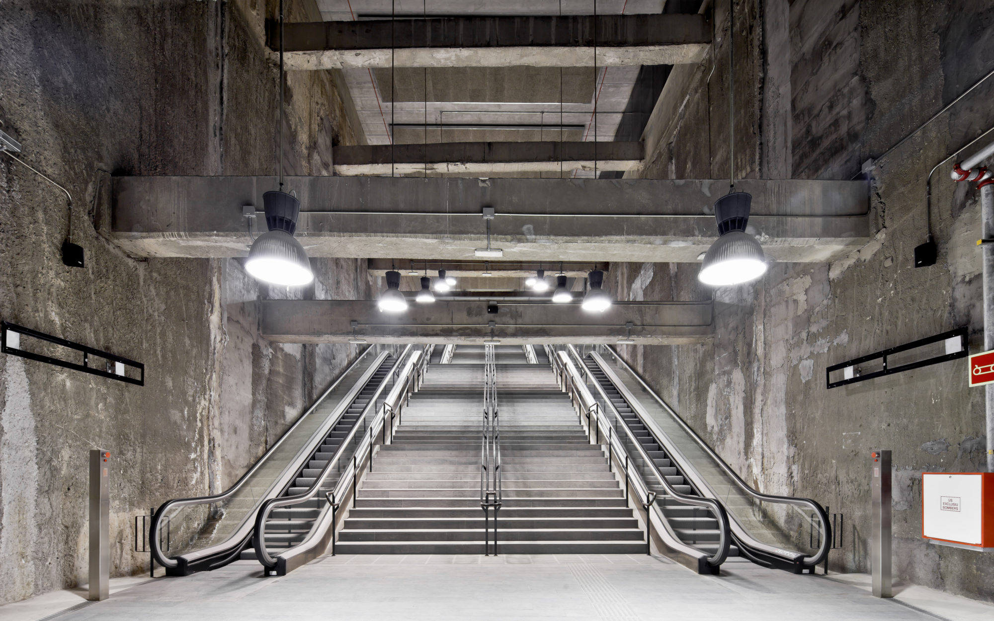 Tres estaciones de metro L9 - Garcés - de Seta - Bonet