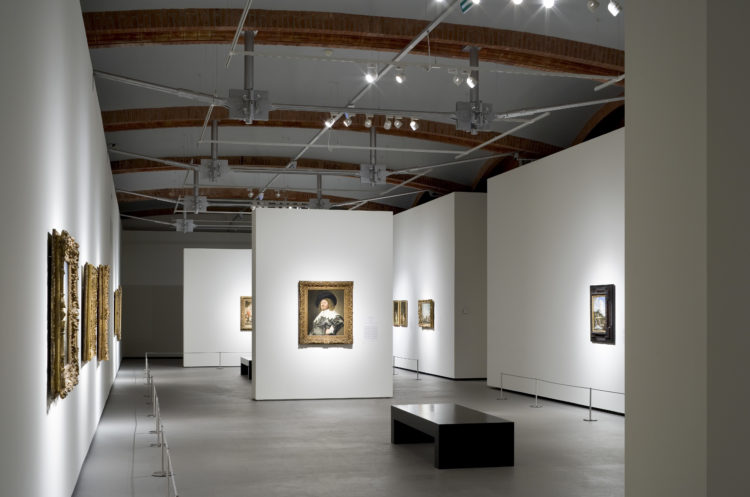 Sala de exposiciones temporales en el Museo Nacional de Arte de Cataluña - Garcés - de Seta - Bonet