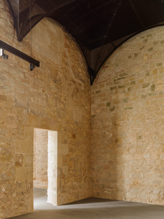 Antic Hospital de clergues de Sant Sever. Col·lecció Casacuberta Marsans - Garcés - de Seta - Bonet